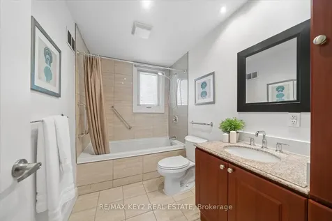 18 Jodphur Avenue Toronto ON M9M 2J4