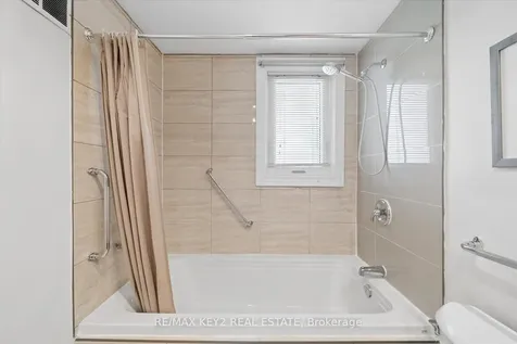 18 Jodphur Avenue Toronto ON M9M 2J4