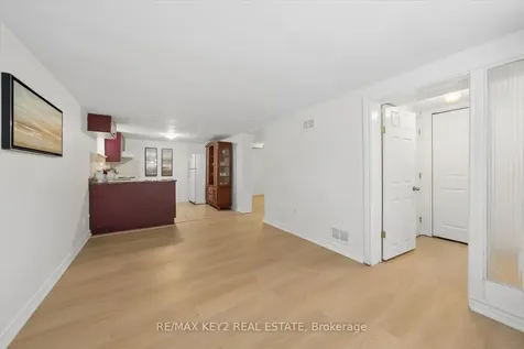 18 Jodphur Avenue Toronto ON M9M 2J4