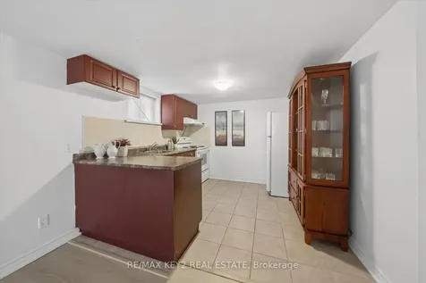 18 Jodphur Avenue Toronto ON M9M 2J4