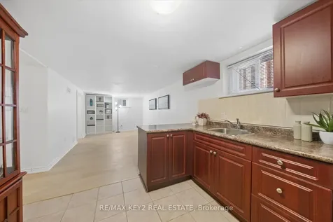 18 Jodphur Avenue Toronto ON M9M 2J4