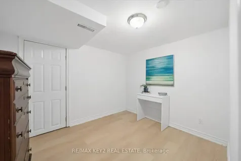 18 Jodphur Avenue Toronto ON M9M 2J4