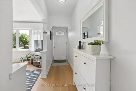 18 Jodphur Avenue Toronto ON M9M 2J4