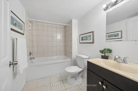 18 Jodphur Avenue Toronto ON M9M 2J4