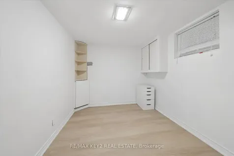 18 Jodphur Avenue Toronto ON M9M 2J4