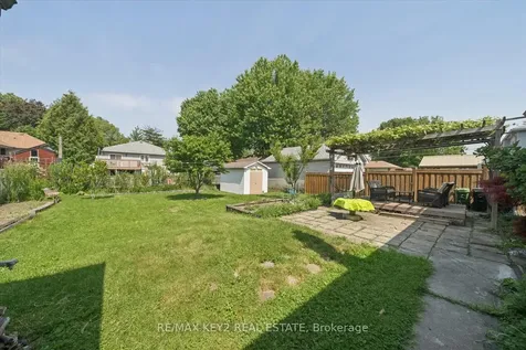 18 Jodphur Avenue Toronto ON M9M 2J4