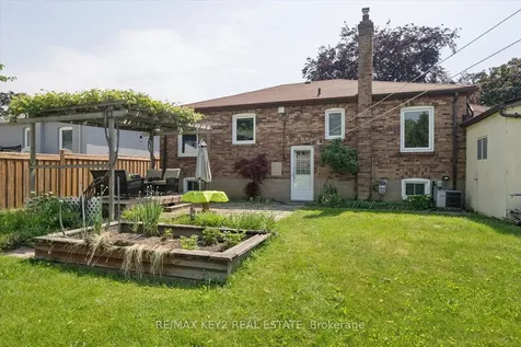 18 Jodphur Avenue Toronto ON M9M 2J4
