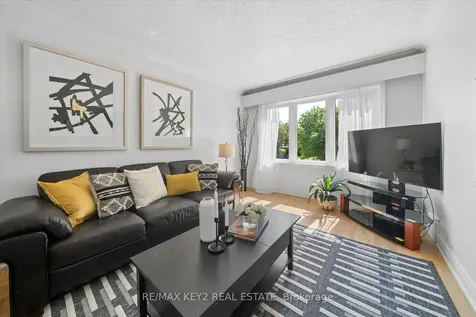 18 Jodphur Avenue Toronto ON M9M 2J4