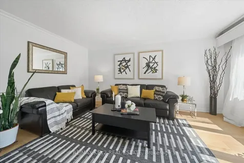 18 Jodphur Avenue Toronto ON M9M 2J4