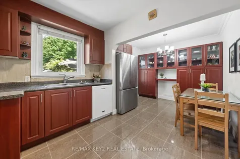 18 Jodphur Avenue Toronto ON M9M 2J4