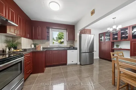 18 Jodphur Avenue Toronto ON M9M 2J4