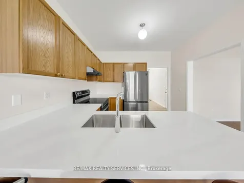 15 Lockburn Crescent Brampton ON L7A 3W7