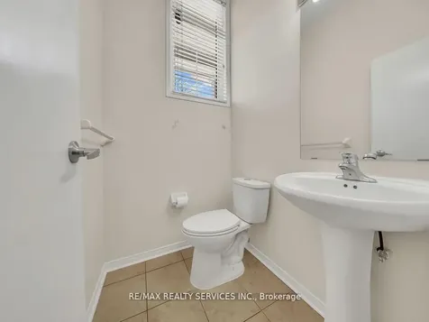 15 Lockburn Crescent Brampton ON L7A 3W7