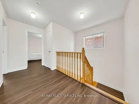 15 Lockburn Crescent Brampton ON L7A 3W7