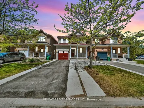 15 Lockburn Crescent Brampton ON L7A 3W7
