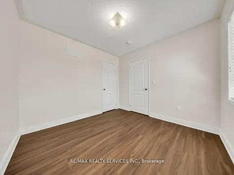 15 Lockburn Crescent Brampton ON L7A 3W7