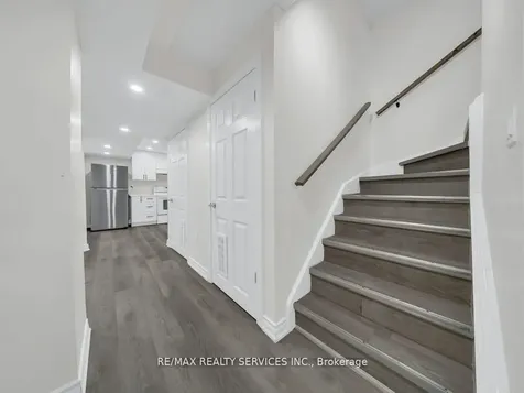 15 Lockburn Crescent Brampton ON L7A 3W7