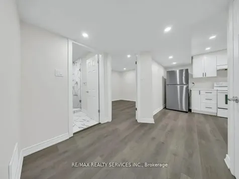 15 Lockburn Crescent Brampton ON L7A 3W7