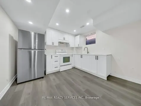 15 Lockburn Crescent Brampton ON L7A 3W7