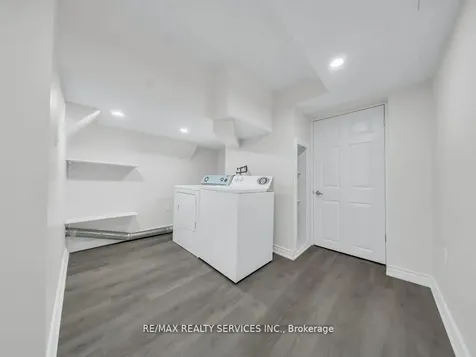15 Lockburn Crescent Brampton ON L7A 3W7