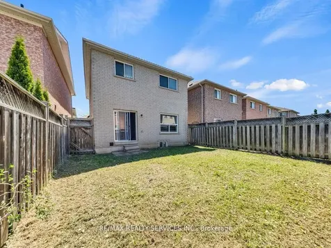 15 Lockburn Crescent Brampton ON L7A 3W7