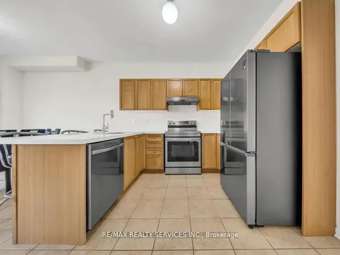 15 Lockburn Crescent Brampton ON L7A 3W7