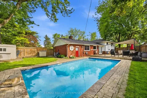 5187 Carousel Court Burlington ON L7L 3W7