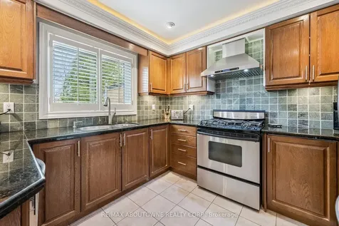 154 Howell Road Oakville ON L6H 5Z2
