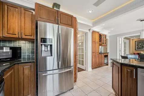 154 Howell Road Oakville ON L6H 5Z2