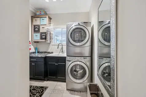 154 Howell Road Oakville ON L6H 5Z2