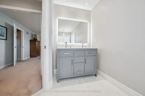 154 Howell Road Oakville ON L6H 5Z2