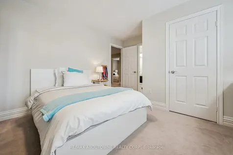 154 Howell Road Oakville ON L6H 5Z2