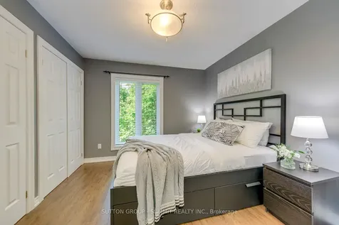 5865 Dalebrook Crescent Mississauga ON L5M 5X1