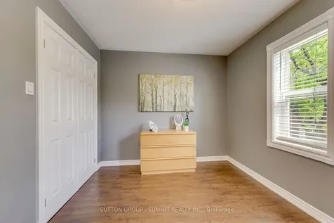 5865 Dalebrook Crescent Mississauga ON L5M 5X1