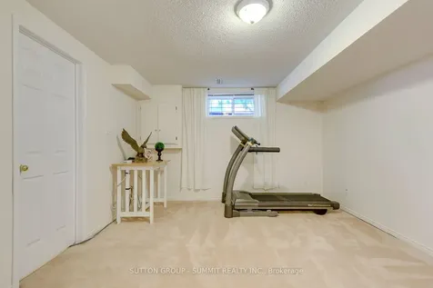5865 Dalebrook Crescent Mississauga ON L5M 5X1