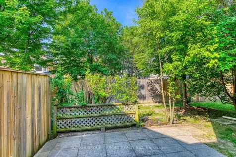 5865 Dalebrook Crescent Mississauga ON L5M 5X1