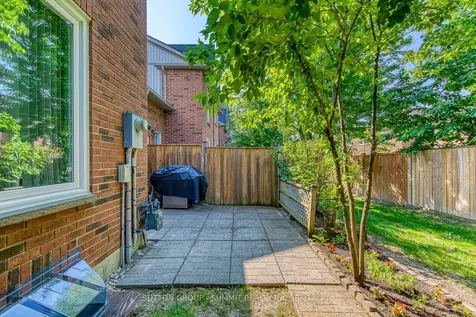 5865 Dalebrook Crescent Mississauga ON L5M 5X1