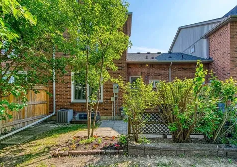 5865 Dalebrook Crescent Mississauga ON L5M 5X1