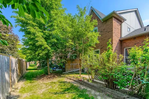 5865 Dalebrook Crescent Mississauga ON L5M 5X1