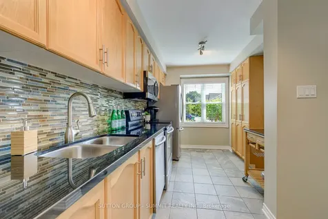 5865 Dalebrook Crescent Mississauga ON L5M 5X1