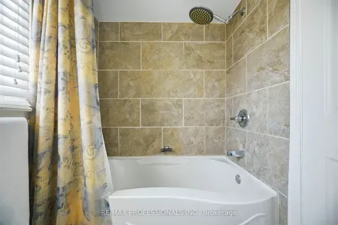 40 Braidwood Lake Road Brampton ON L6Z 1X6