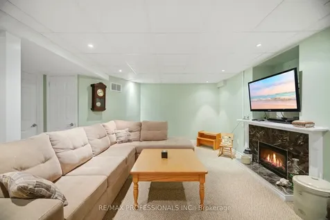 40 Braidwood Lake Road Brampton ON L6Z 1X6