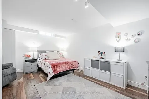 1055 Shawnmarr Road Mississauga ON L5H 3V2