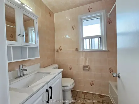75 Pamille Place Toronto ON M6M 3B1