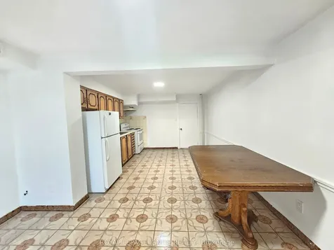 75 Pamille Place Toronto ON M6M 3B1