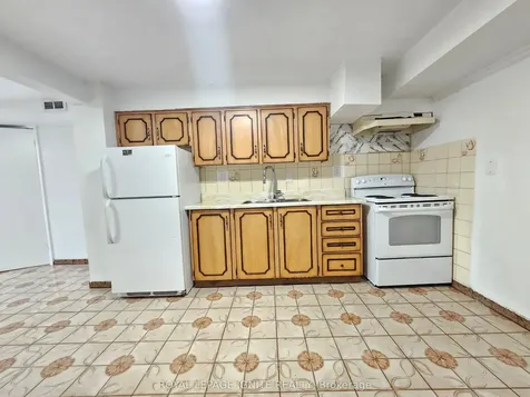 75 Pamille Place Toronto ON M6M 3B1