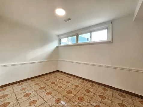 75 Pamille Place Toronto ON M6M 3B1
