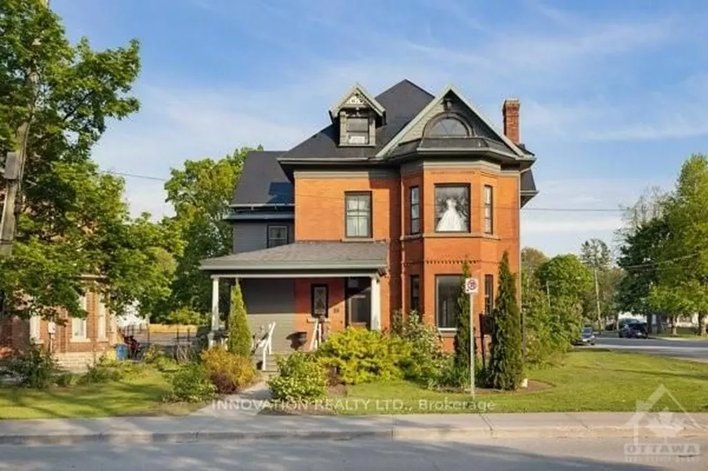 10 Lake Avenue Carleton Place ON K7C 1L2