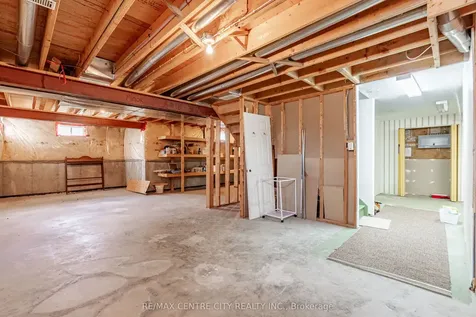 8 Cottonwood Boulevard Aylmer ON N5H 3H7