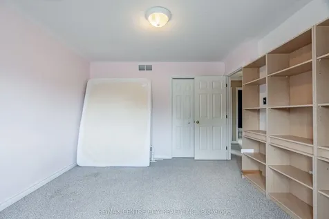 8 Cottonwood Boulevard Aylmer ON N5H 3H7